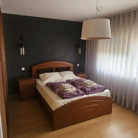 Familia Azevedo Apartment *